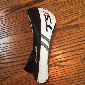 Brand new Titleist 3 wood head cover.